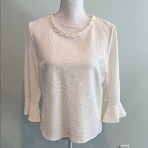 NWTS Chic White Women's Blouse with Floral Neckline 19 1/2 pit to pit size M